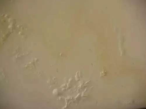 墙面油漆出现剥离、气泡、断裂、发霉问题怎么办？