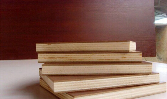 实木多层板面层是精选优质木材经过烘干、去脂、养生几道工序以后切片而成