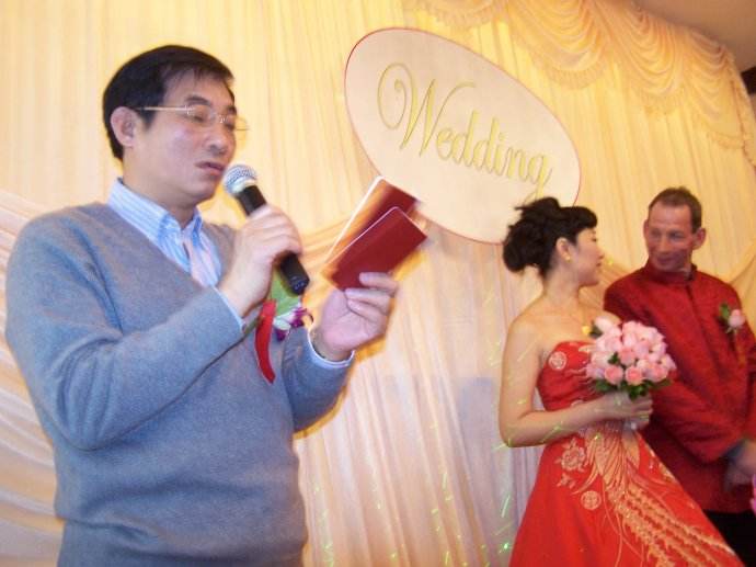 致辞 正文  婚礼那一天是人生中最重要的一天也是最幸福的一天,证婚人