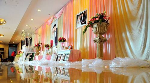 酒店婚礼现场布置图片2017婚礼现场要怎么布置