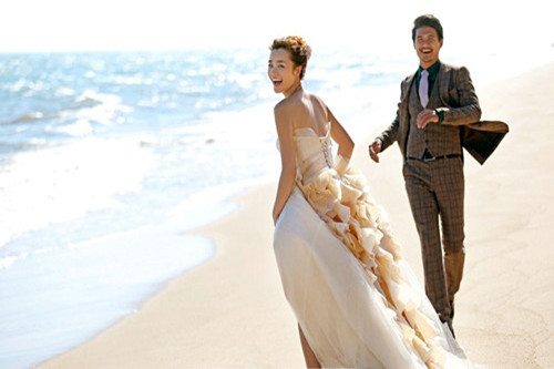 湖南在完成拍婚纱照_在海边拍婚纱照(2)