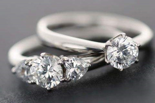 订婚戒指哪个品牌好 订婚戒指什么价位合适