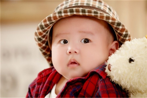 婴儿对眼正常吗 婴儿对眼如何矫正_母婴知识_