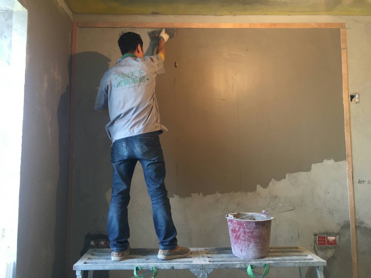 墙面一天之内打磨+底漆+两遍面漆，能不能都完成？_房产资讯_房天下