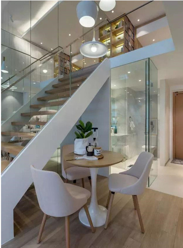 使用双层的公寓设计,我们可以将私人的空间和公共空间通过一个楼梯来