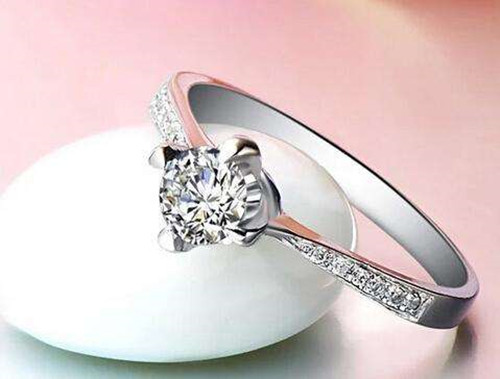 结婚戒指多少钱合适 一般结婚买多贵的钻戒
