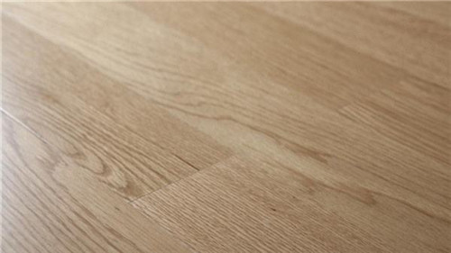 实木复合地板和强化复合地板区别 复合地板怎么铺