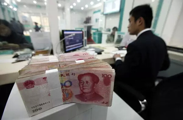 确定申请人符合贷;条件后即可办理初步手续;申请人在该银行开立一个