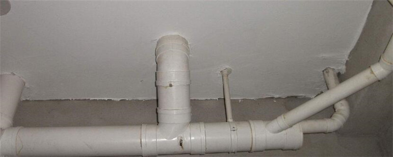 确定卫生间吊顶的高度卫生间吊顶要把楼上的排水管包进去吗