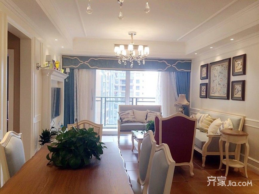 客厅作为待客区域,一般要求简洁明快,同时装修较其它空间要更明快光鲜