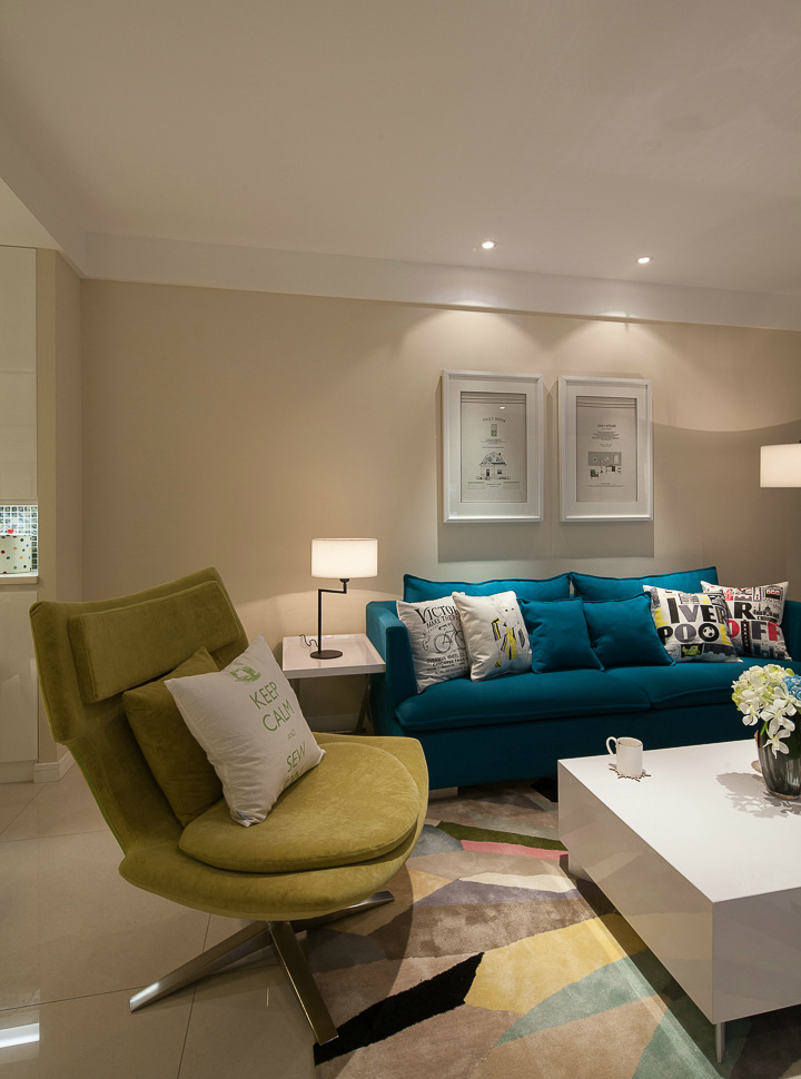 三居室装修,现代简约风格,10-15万装修,100平米装修,客厅,沙发背景墙,蓝色,黄色