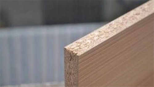 压缩板是使用材料木屑加工时加入胶水压制而成的.