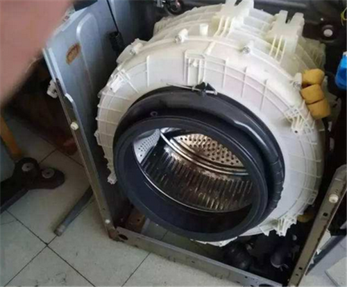 3、海尔滚筒洗衣机如何拆解：海尔洗衣机洗衣桶底部怎么打开？ 