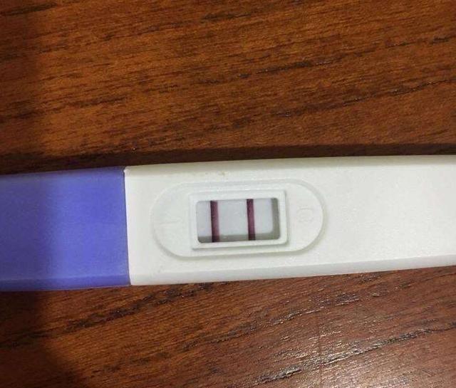 怀孕半个月验孕棒能测出吗验孕棒测试一深一浅是怀孕吗