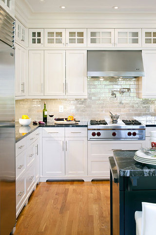 欧式风格白色厨房橱柜图片