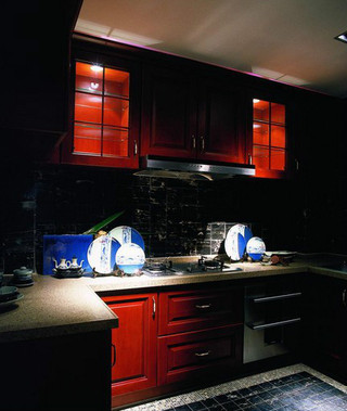 中式风格实用红色厨房橱柜安装图