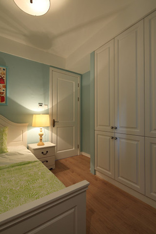 地中海风格两室一厅小清新90平米衣柜效果图