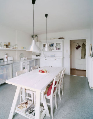 田园风格简洁白色厨房餐桌效果图