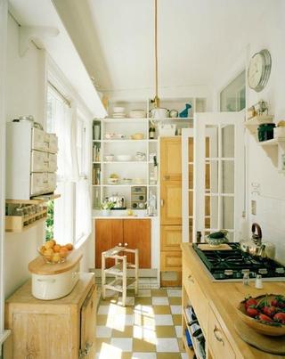 田园风格超小户型原木色厨房橱柜设计