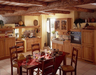 田园风格古典原木色厨房餐桌图片