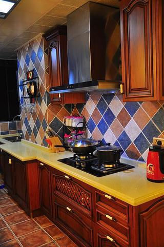 地中海风格温馨红色厨房橱柜定做