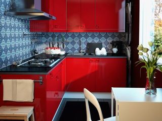 宜家风格简洁红色厨房橱柜安装图
