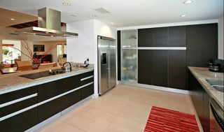美式风格大气黑白厨房橱柜效果图