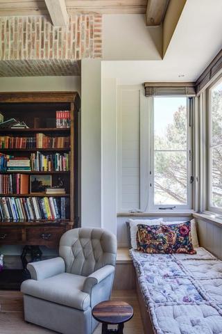 现代简约风格简洁白色书房飘窗装修效果图