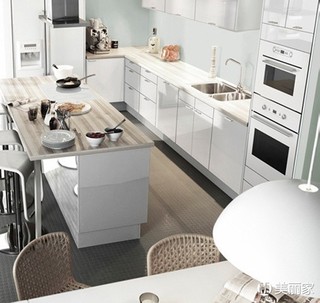 简约风格时尚白色厨房橱柜安装图