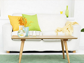 翠绿的沙发VS嫩黄的墙面 生机盎然的美好生活