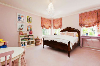 欧式风格浪漫粉色卧室效果图