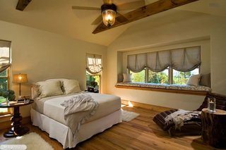 美式风格温馨灰色卧室飘窗装修效果图