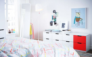 宜家风格舒适白色卧室床图片