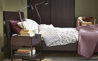 宜家风格舒适咖啡色卧室床图片