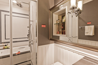 美式风格简洁卫生间浴缸图片