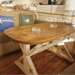 欧式风格原木色实木餐桌效果图