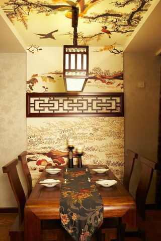 中式风格古典红色餐桌图片