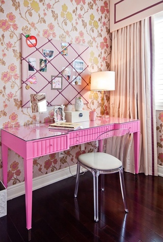 简约风格粉色书房书桌图片