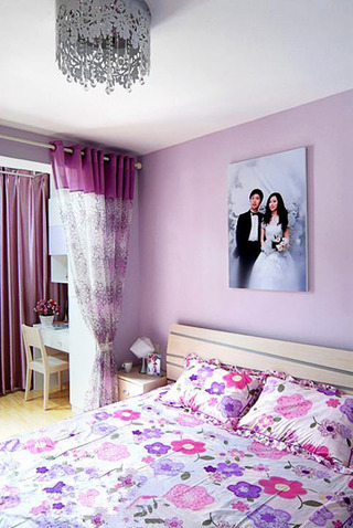 现代简约风格二居室温馨卧室设计