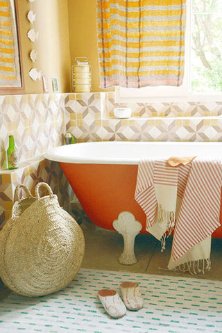 橙色卫生间浴缸图片