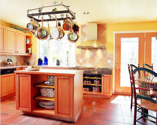 简洁暖色调厨房瓷砖图片