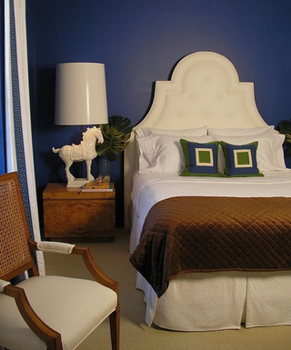 深蓝色欧式卧室背景墙效果图