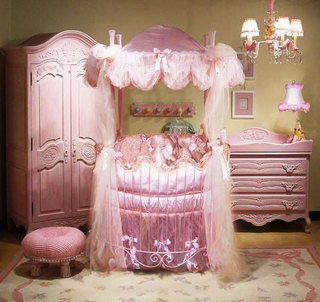 粉红婴儿床图片