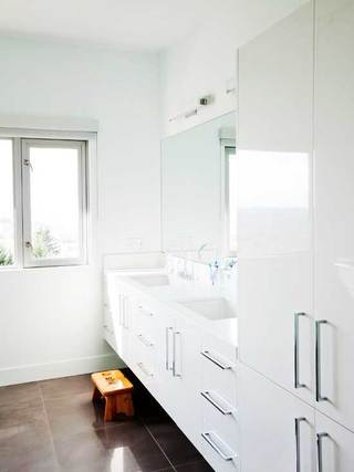 白色浴室柜设计图