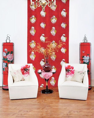红色布艺装饰客厅沙发背景墙