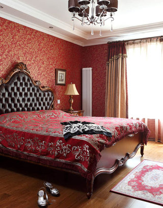 优雅暗红色卧室设计