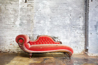 典雅红色沙发