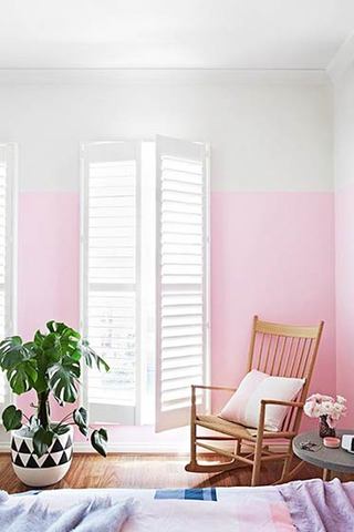 粉色+白色清新卧室墙面