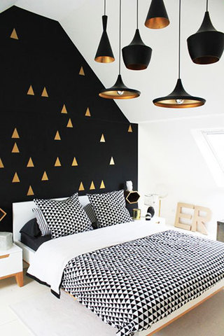 黑色+金色床头背景墙设计