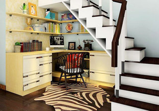楼梯下的小书房设计